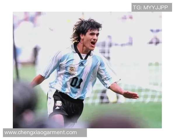 世界足球33号球星的传奇故事与不为人知的成就解析 世界足球33号球星的传奇故事与不为人知的成就解析