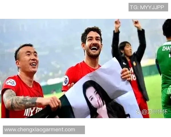 巴西足球明星加盟中国球队助力联赛发展引发热议 巴西足球明星加盟中国球队助力联赛发展引发热议