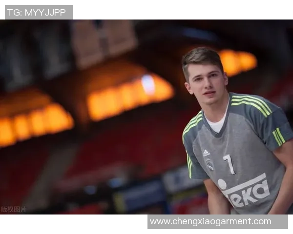 欧洲足坛冉冉升起的白人球星新秀正以惊艳表现震撼世界