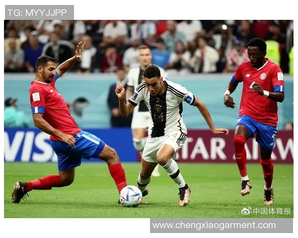 足球巨星传球广告新创意 传递梦想与激情共鸣