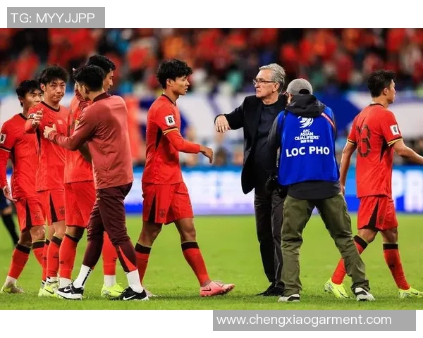 足球明星与球迷共鸣：探索足球明星如何赢得全球风扇的心